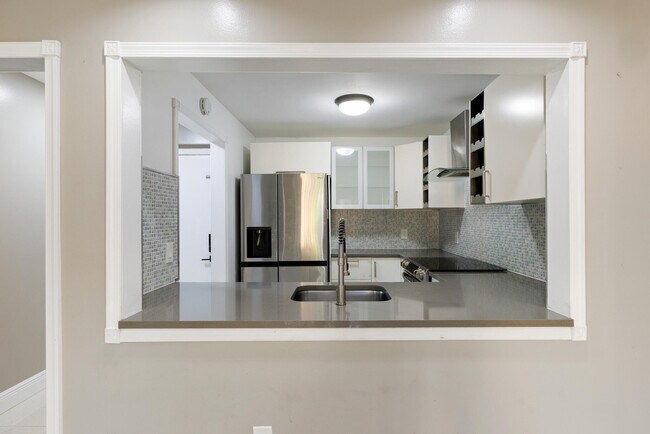 Building Photo - 811 SE 4th Ave