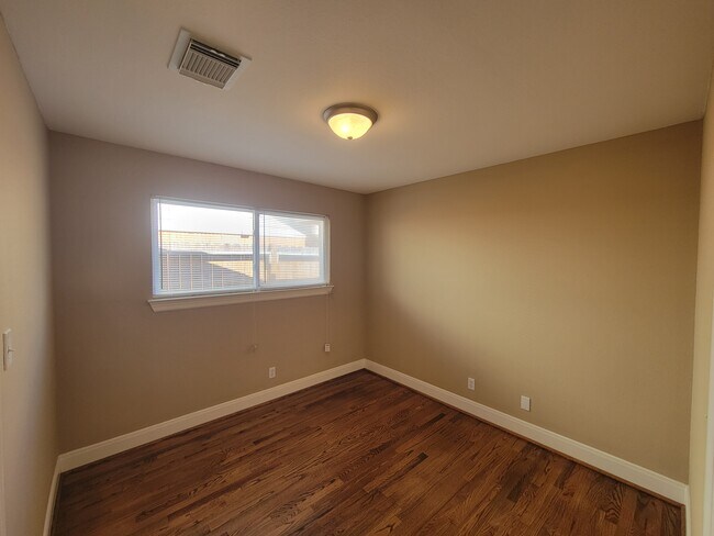 Building Photo - 5427 Heathercrest St