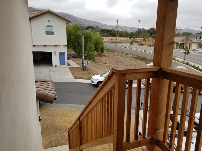 Building Photo - Upstairs Two Bedroom with views!