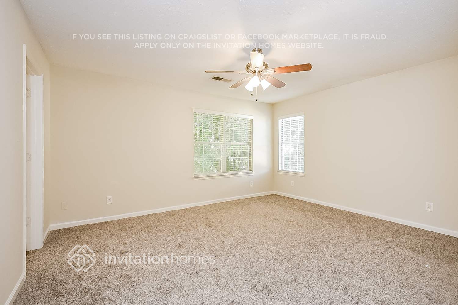 Building Photo - 2640 Woodside Dr