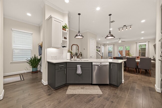 Building Photo - 1027 Gross St