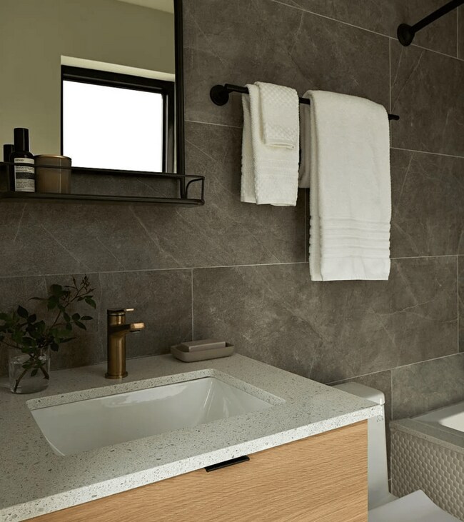 Building Photo - 2011 Cambridge St