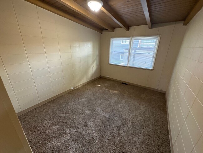 Building Photo - 304 8th Ave