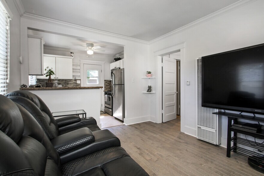 Building Photo - 4002 E Colorado St