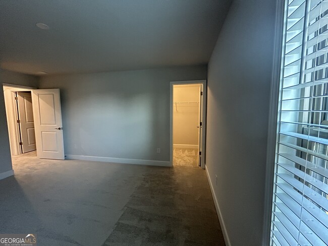 Building Photo - 450 Bandon Wy