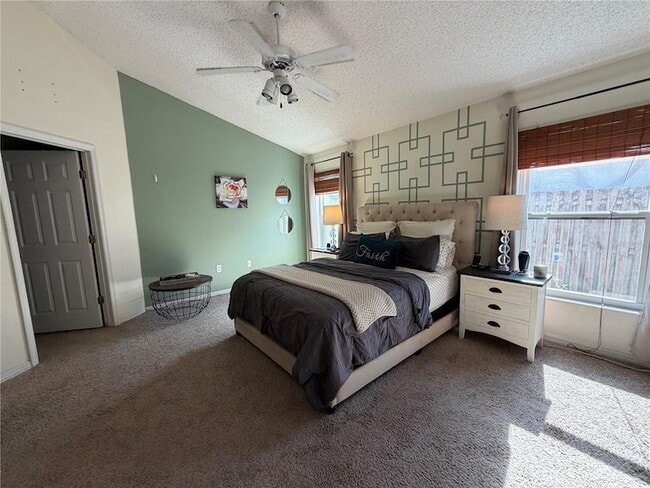 Building Photo - 723 Lady Diana Dr