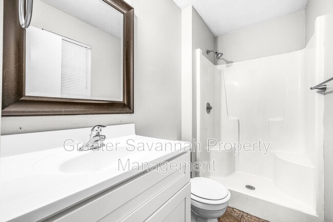 Building Photo - 615 W Tietgen St