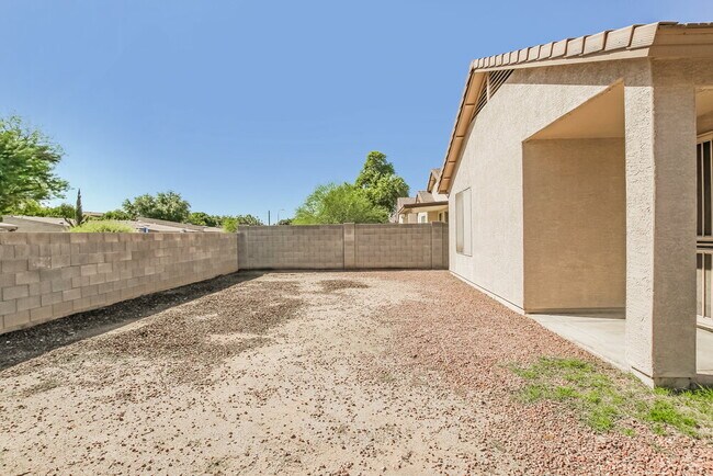 Building Photo - 6601 W Lawrence Ln