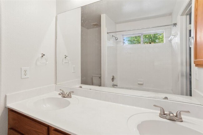 Building Photo - 1617 Gaylord Dr