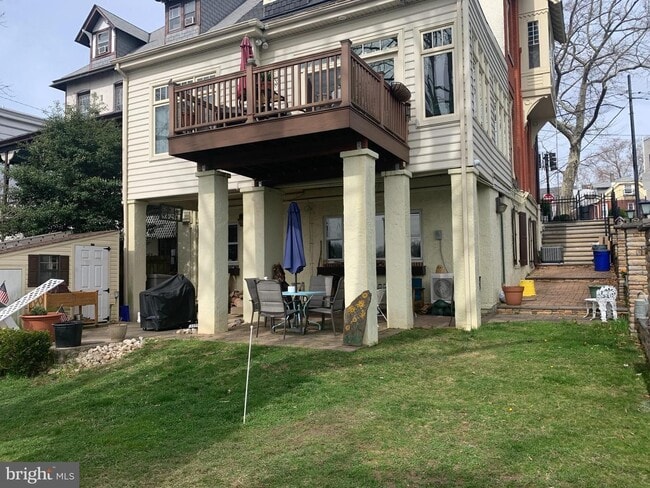 Building Photo - 256 Radcliffe St