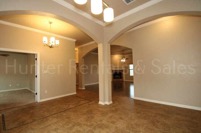 Building Photo - Belton Beauty!