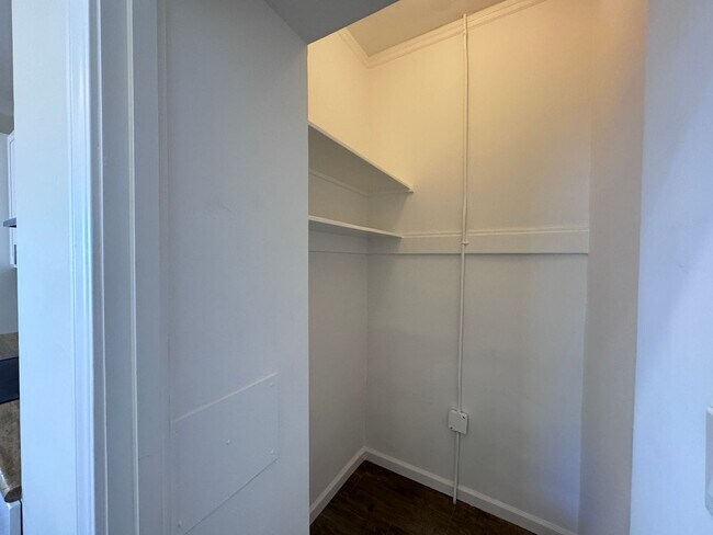 Building Photo - Russian Hill: Remodeled 1 Bedroom w/ Direct Access to XL Shared Patio & FREE Utilities!