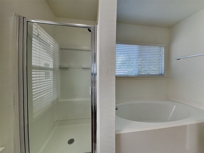 Building Photo - 26880 Hailey's Manor