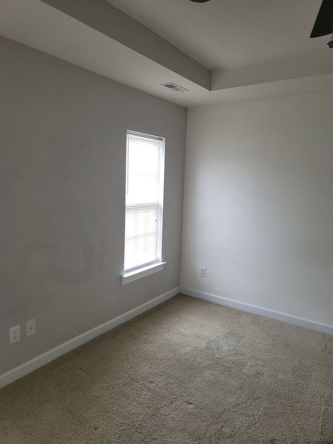 Building Photo - Nice Townhome off Providence Rd/485 South