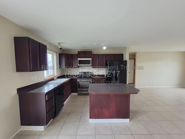 Building Photo - 6305 Thistledown Dr