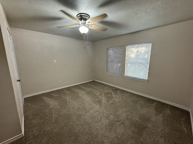 Building Photo - Charming 3 Bed, 1 Bath Home