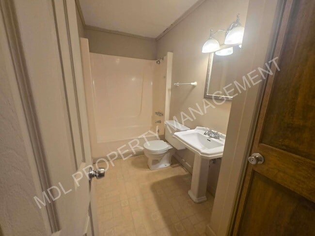 Building Photo - 5700 Lessandro St