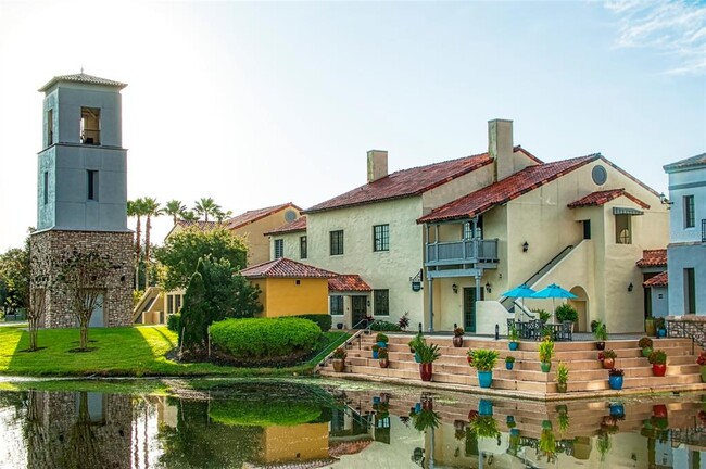 Building Photo - 829 Grand Canal Dr