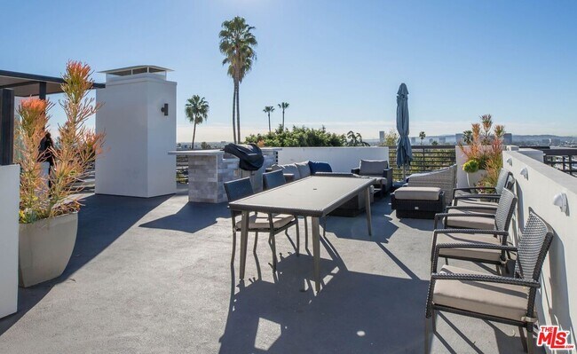 Building Photo - 1283 Havenhurst Dr