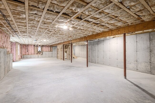 Building Photo - 3 Holmes Dr