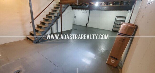 Building Photo - Affordable Duplex in Blue Valley School District-Available NOW!!