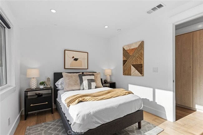 Building Photo - 12947 La Maida St