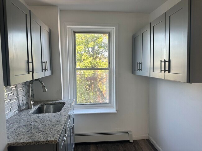 Building Photo - 340 2ND St