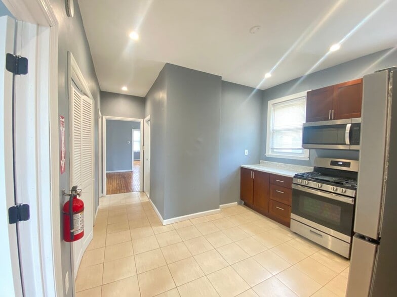 Building Photo - 66 Tiffany Pl