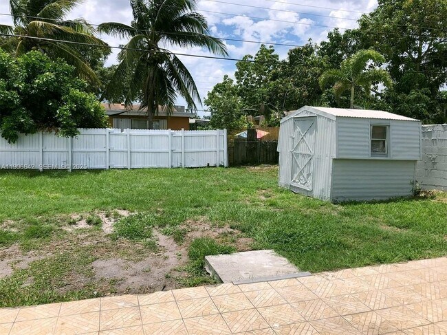 Building Photo - 1520 N 71st Terrace