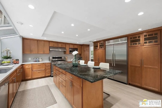 Building Photo - 1456 1/2 E Chevy Chase Dr