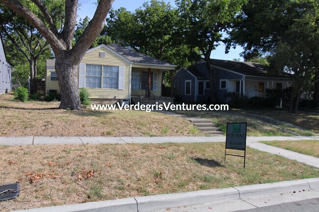 Primary Photo - 4904 Calmont Ave