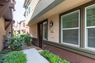 Building Photo - 3 Bed 2 Bath in the Eastlake Vistas