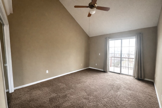 Building Photo - SEE IT NOW: Charming Shawnee Unit with Spacious Living & Modern Kitchen!