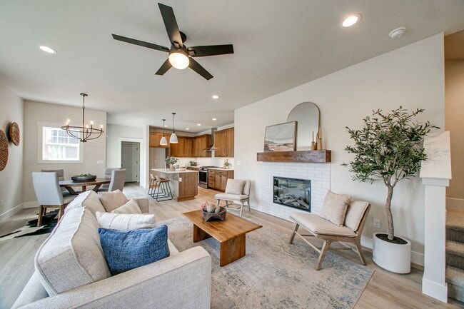 Building Photo - Sophisticated Luxury Townhome in the Heart...
