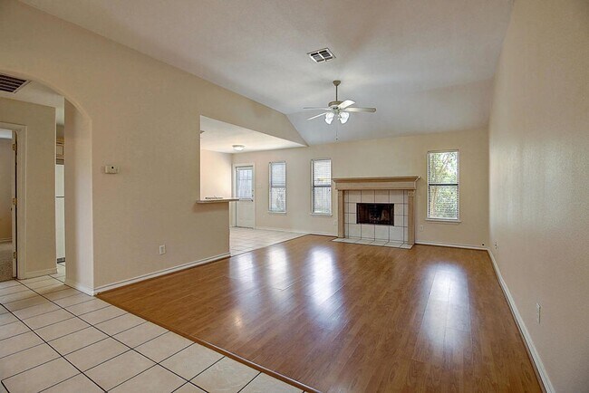 Building Photo - 3805 Julia Cir