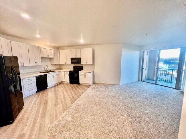 Building Photo - Available now in Ho‘opili! – 1 BR/1 BA with 2 Tandem Parking