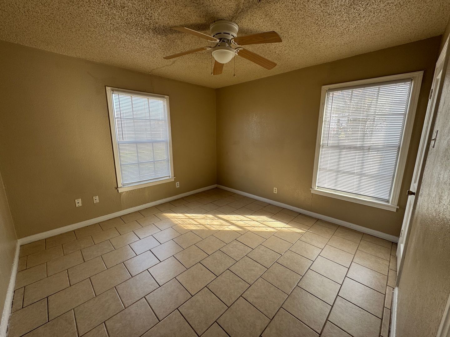 Building Photo - 912-912 Williamson Dr