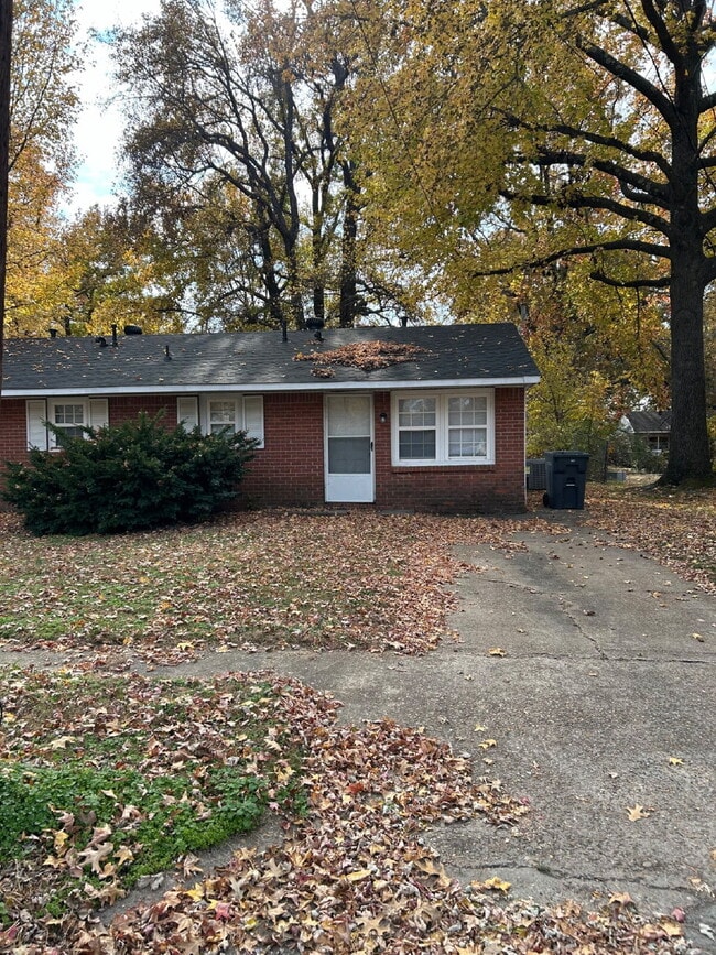 Primary Photo - 3311 Kingsbury St