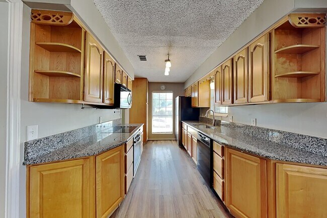 Building Photo - 1605 Brighton Dr