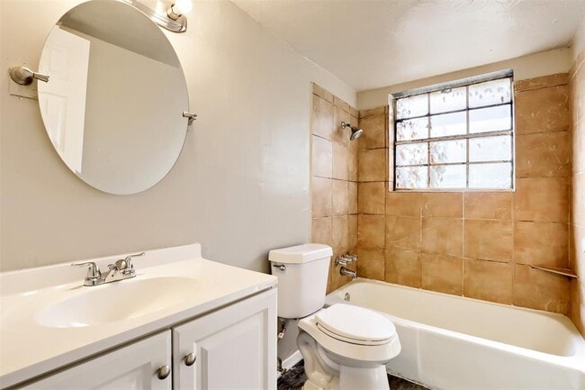 Building Photo - 1302 Radcliff Dr