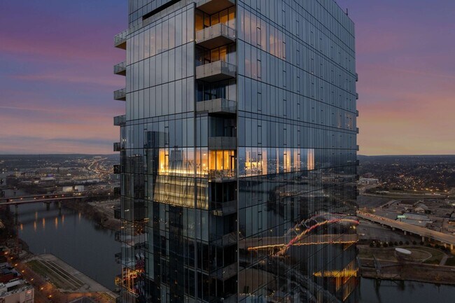 Building Photo - 160 2nd Ave N
