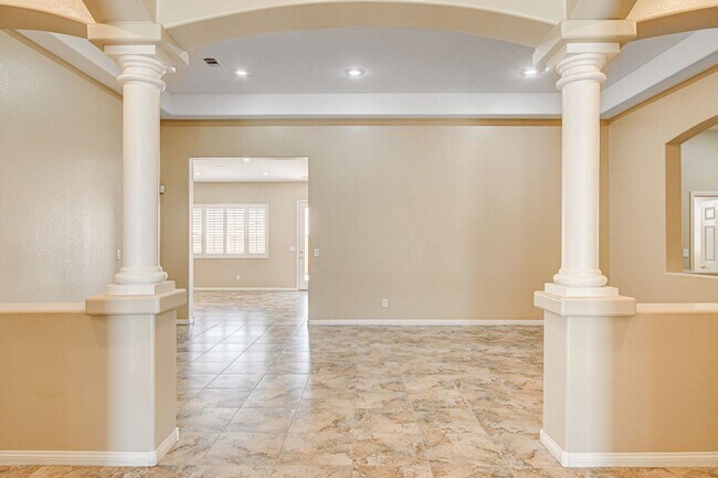 Building Photo - 4 Bedroom Single Story in Mountains Edge