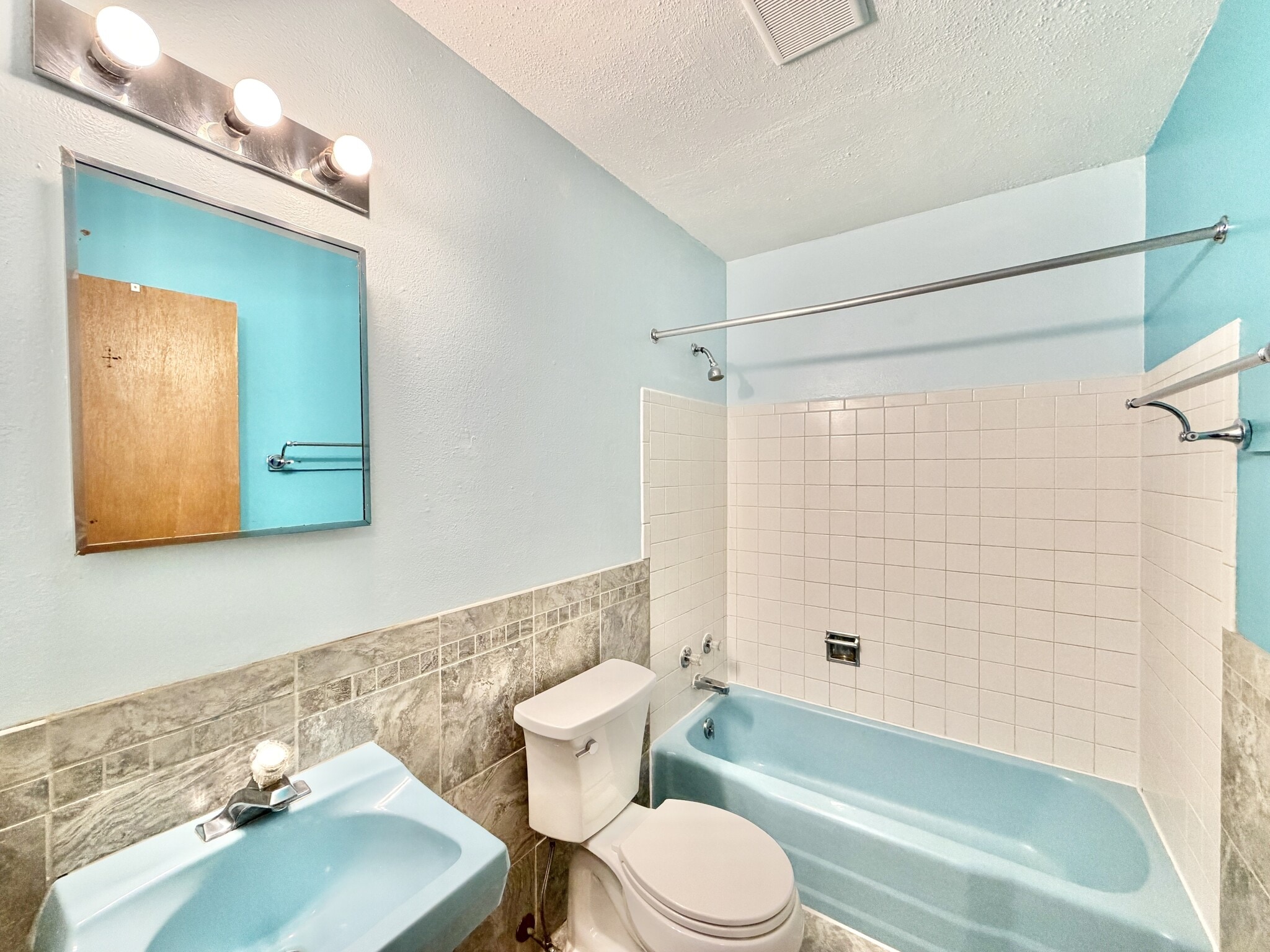 Building Photo - 625 Vera Ct