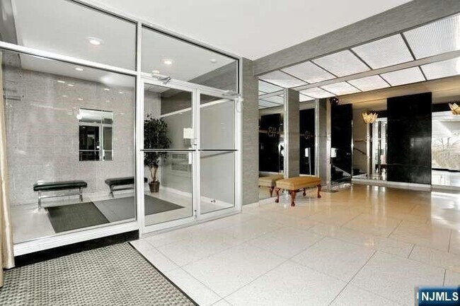 Building Photo - 301 Beech St