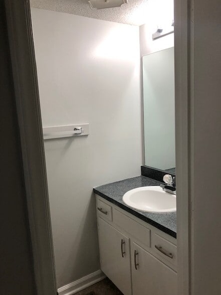 Building Photo - 4405 Graceland Ct