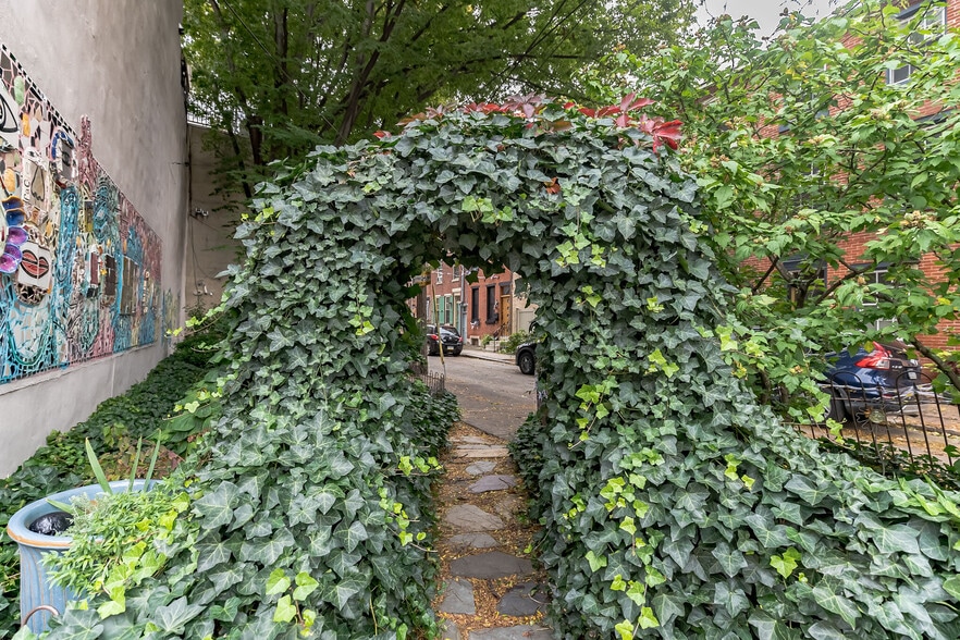Garden - 807 E Passyunk Ave