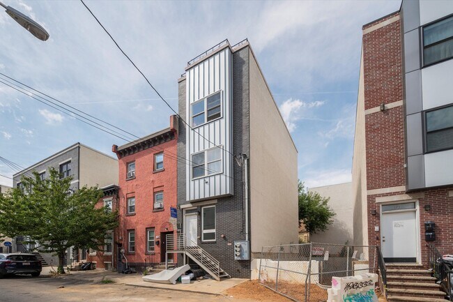 Building Photo - 1521 W Seybert St