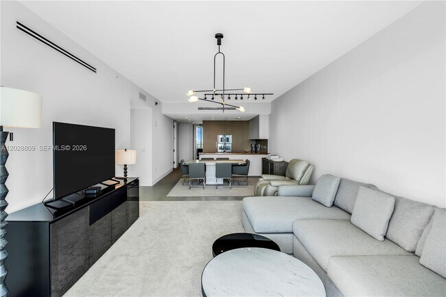 Building Photo - 15701 Collins Ave
