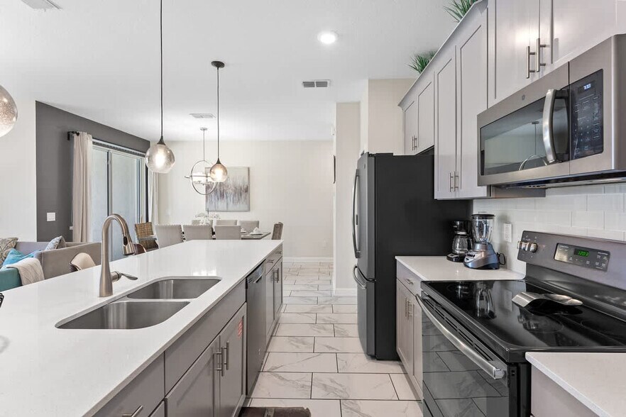 Building Photo - 4823 Romeo Cir