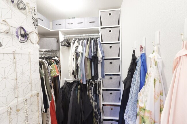 Building Photo - Be the first one to RENT this home! 3 bedrooms, 2 bathrooms, SINGLE LEVEL home with beautiful Lan...